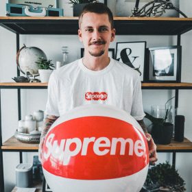 Supreme. Gördeszkásboltból kultusz márka